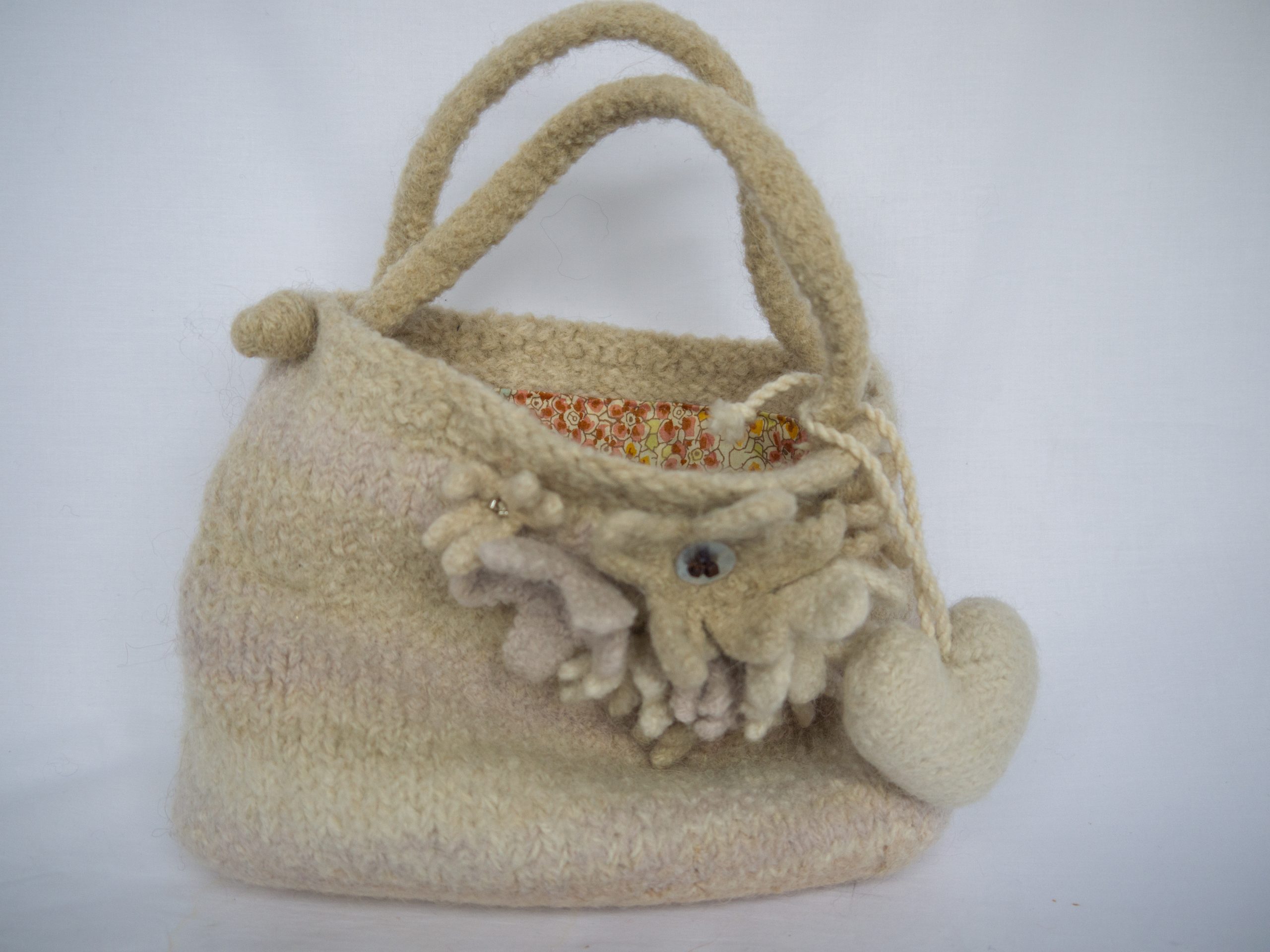 WWT0007Felted bag with floral feature n Heart
